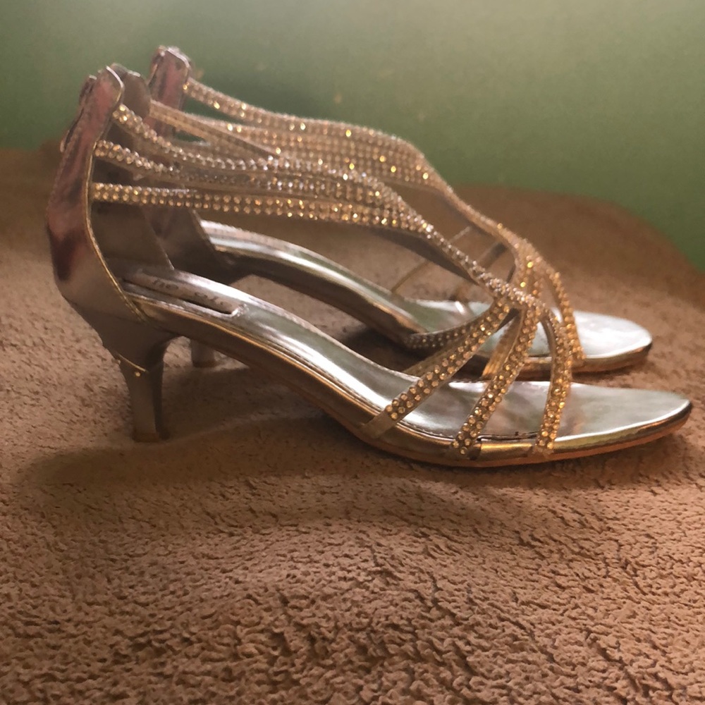 Silver Heels - Picture 2 of 4